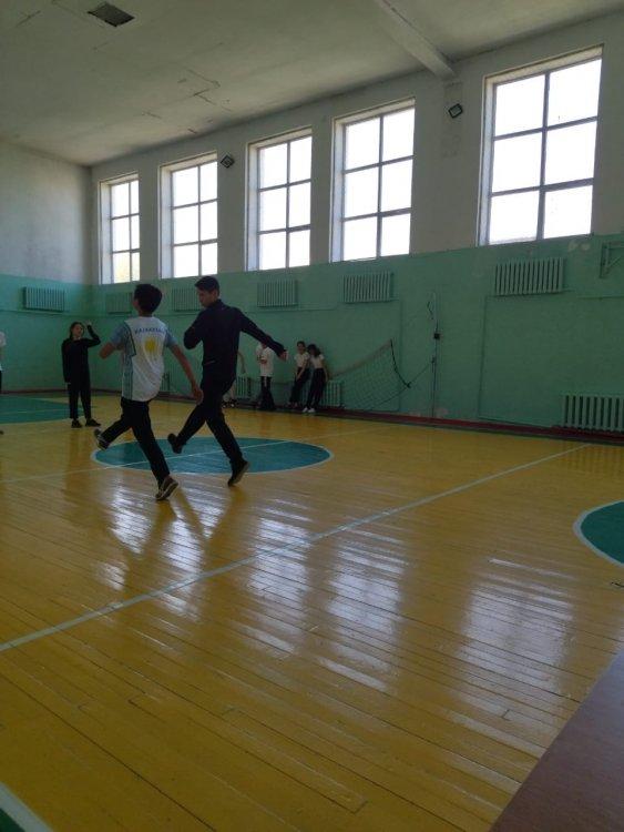 "Төменгі сөре және сөрелік екпін" ашық сабақ. Маханов М.Н. 8 а сынып