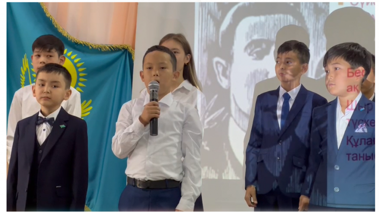 Қазақ,орыс,ағылшын тілдері онкүндігінің ашылуы.