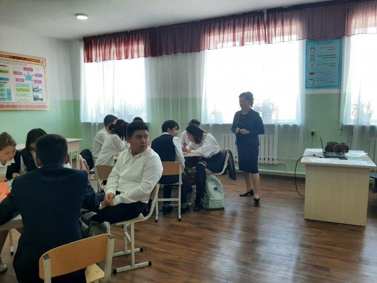 Ағылшын тілі сабағынан өткізілген сыныптан тыс сабақ. Мұғалімі Г.Әкімжан. 9-11 сыныптар арасында.