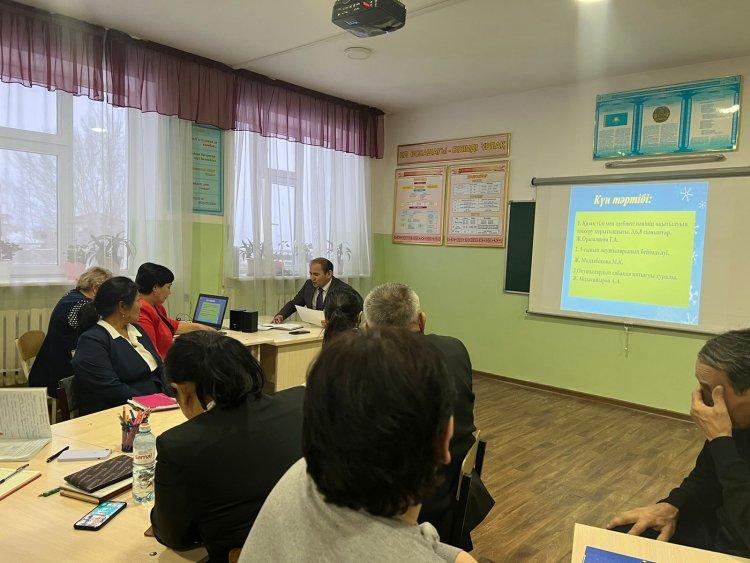 Мектебімізде  ай сайын өткізілетін Директор жанындағы кеңес.